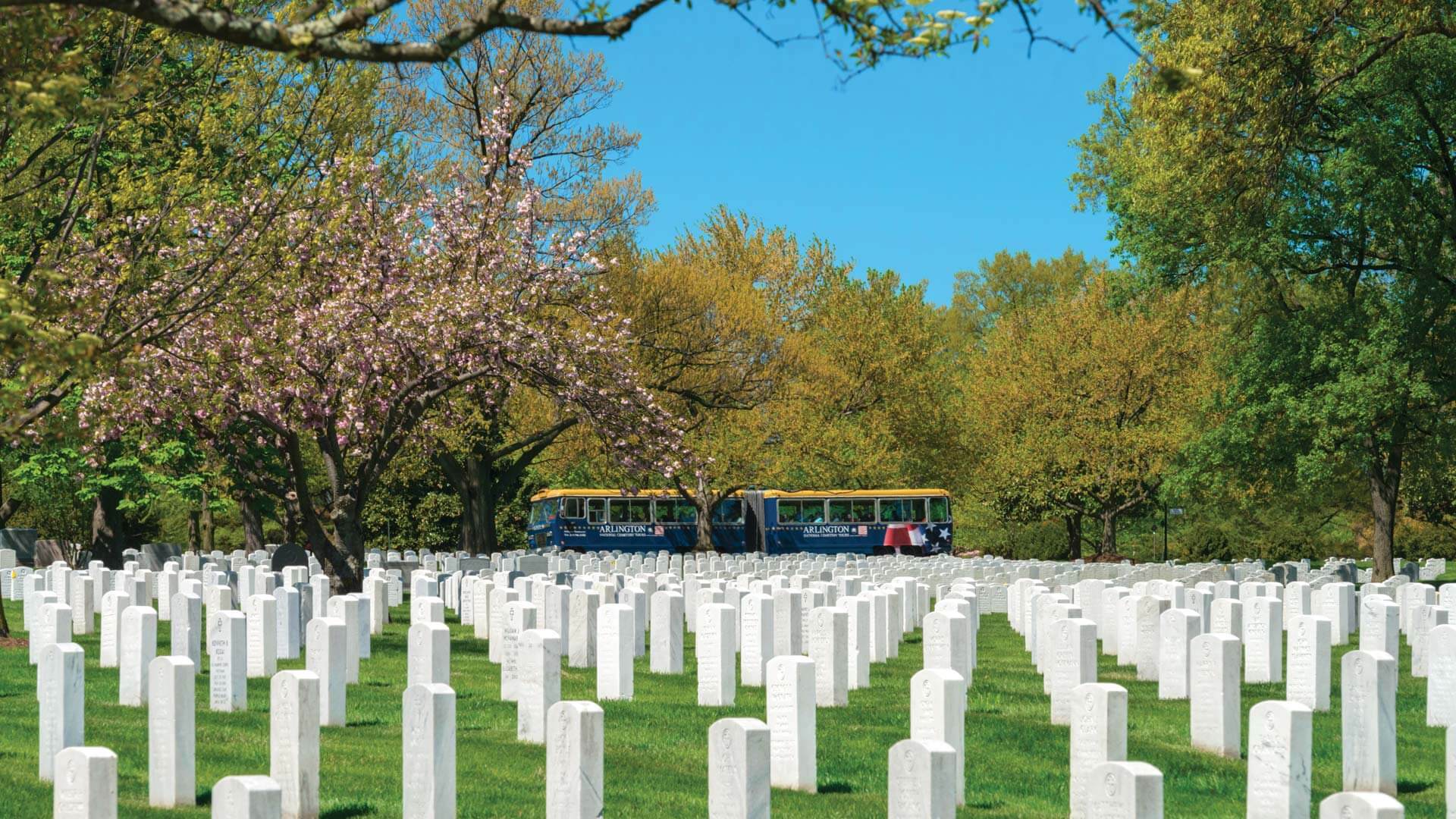 Arlington National Cemetery Trolley touring grounds